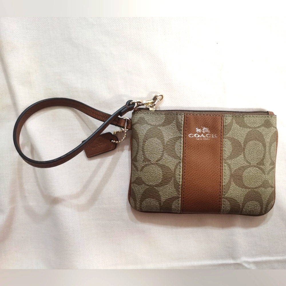 Coach Signature Corner Zip Wristlet Wallet F52860